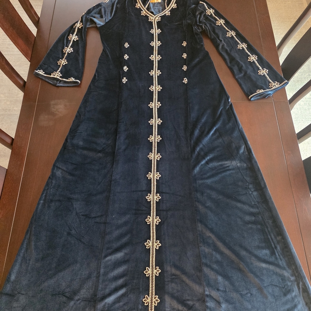 Game Of Thrones Velvet Embellished Gown With Hood Handmade - Picture 11 of 15